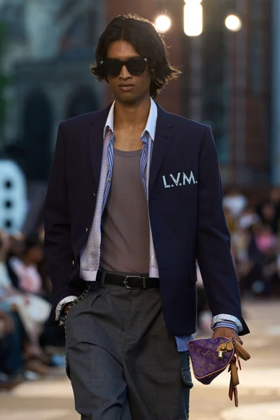 Look 3